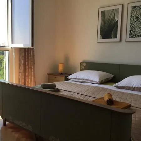 Appartement In Split-place To *