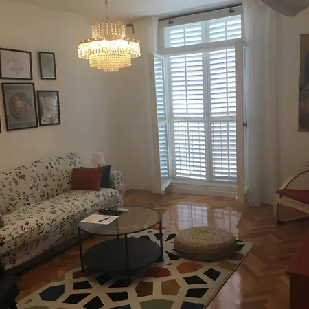 In Split-place To شقة سبليت