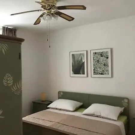 In Split-place To Lägenhet *